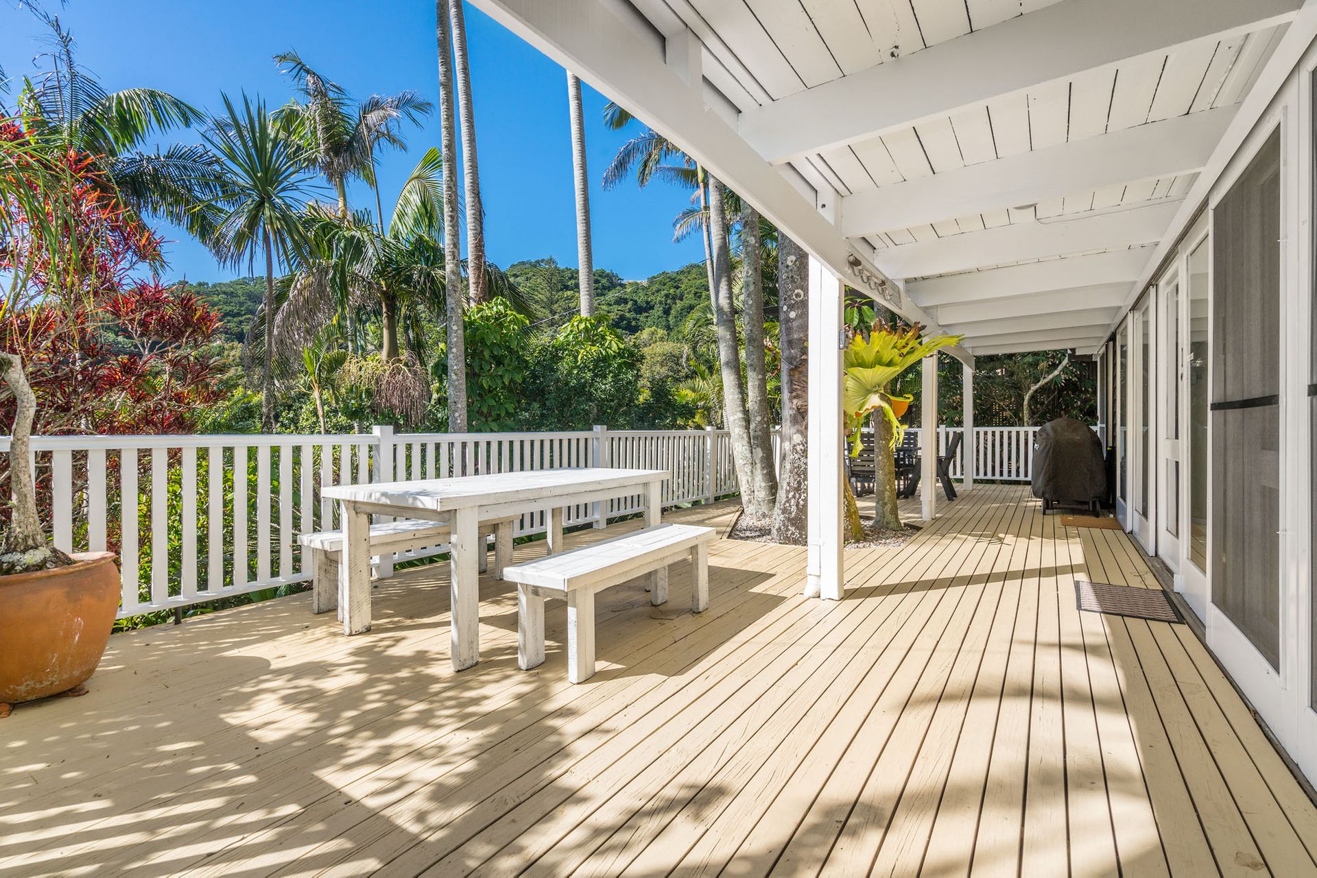Lower Decks Accommodation | Byron Bay Luxury Homes