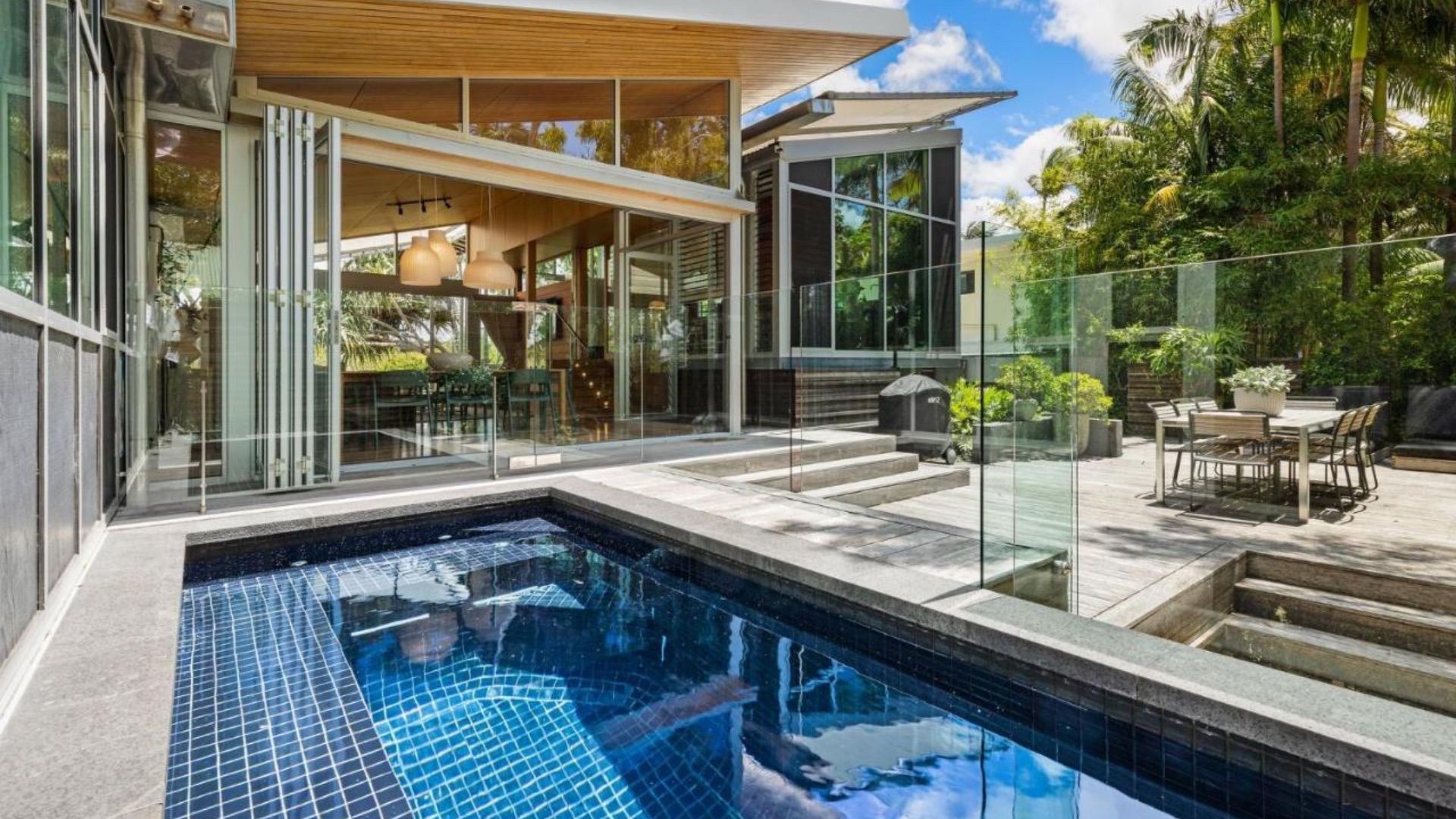 The top Byron Bay Accommodation, Belongil Sails offers a luxury retreat.