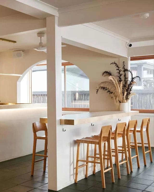 A Byron Bay getaway isn’t complete without indulging in the incredible food scene. From oceanfront brunches to sunset cocktails and everything in between, here are our top picks for dining in and around Byron. 🍽️🥂
Whether you’re craving beachside bites or fine dining, we’ve got your foodie itinerary covered.
@shelter.lennox
@lightyearsasiandiner 
@heather.bar 
@thesmokingcamel
@lacasita.brunswick 
@treehousebyronbay 
@ciao.mate 
@bistro_livi_
@raesonwategos 
@bangbangrestaurants